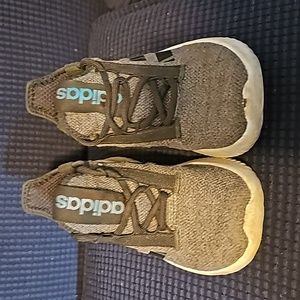 Adidas kaptar cloudfoam sneakers size 3.5 y